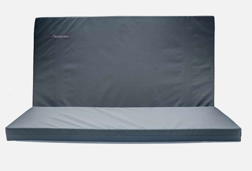 chris-pillow-black